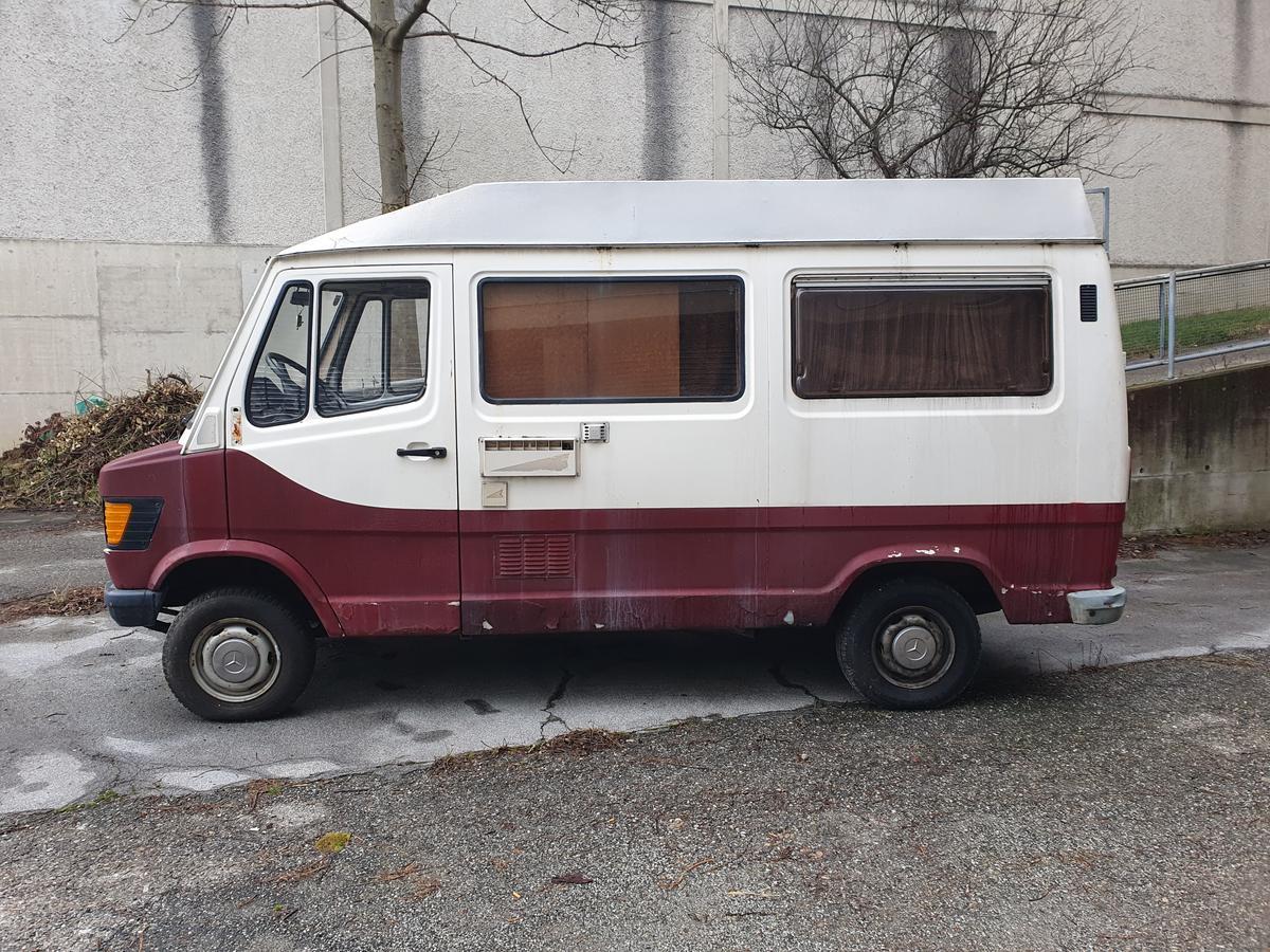 Oldtimer Mercedes Spezialkraftwagen, Wohnmobil 207D, Baujahr 1978, nicht fahrbereit?d=2025-05-21 10:54:10