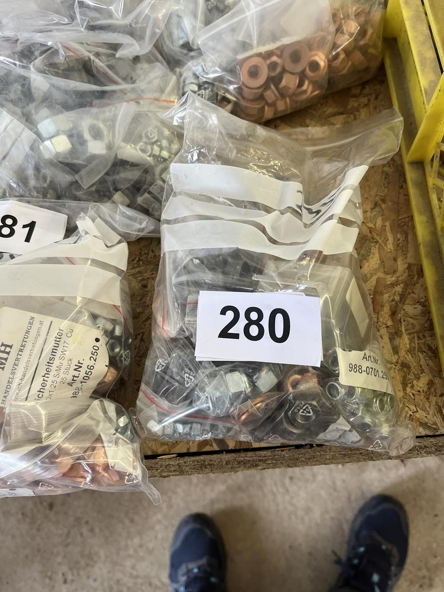 Paket mit Auspuff-,Feingewinde- u. Sicherungsmuttern, Stehbolzen, Hitzeschutzscheiben u. Kupferdichtringe?d=2025-05-22 04:52:04