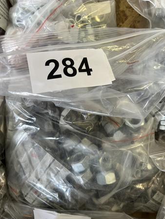 Paket mit Auspuff-,Feingewinde- u. Sicherungsmuttern, Stehbolzen, Hitzeschutzscheiben u. Kupferdichtringe Paket mit Auspuff-,Feingewinde- u. Sicherungsmuttern, Stehbolzen, Hitzeschutzscheiben u. Kupferdichtringe