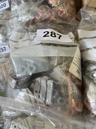 Paket mit Auspuff-,Feingewinde- u. Sicherungsmuttern, Stehbolzen, Hitzeschutzscheiben u. Kupferdichtringe Paket mit Auspuff-,Feingewinde- u. Sicherungsmuttern, Stehbolzen, Hitzeschutzscheiben u. Kupferdichtringe