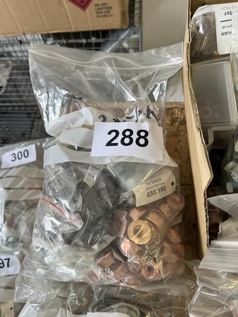 Paket mit Auspuff-,Feingewinde- u. Sicherungsmuttern, Stehbolzen, Hitzeschutzscheiben u. Kupferdichtringe Paket mit Auspuff-,Feingewinde- u. Sicherungsmuttern, Stehbolzen, Hitzeschutzscheiben u. Kupferdichtringe
