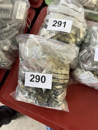 Paket mit Auspuff-,Feingewinde- u. Sicherungsmuttern, Stehbolzen, Hitzeschutzscheiben u. Kupferdichtringe Paket mit Auspuff-,Feingewinde- u. Sicherungsmuttern, Stehbolzen, Hitzeschutzscheiben u. Kupferdichtringe