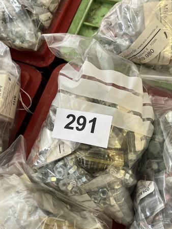Paket mit Auspuff-,Feingewinde- u. Sicherungsmuttern, Stehbolzen, Hitzeschutzscheiben u. Kupferdichtringe Paket mit Auspuff-,Feingewinde- u. Sicherungsmuttern, Stehbolzen, Hitzeschutzscheiben u. Kupferdichtringe