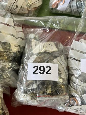 Paket mit Auspuff-,Feingewinde- u. Sicherungsmuttern, Stehbolzen, Hitzeschutzscheiben u. Kupferdichtringe Paket mit Auspuff-,Feingewinde- u. Sicherungsmuttern, Stehbolzen, Hitzeschutzscheiben u. Kupferdichtringe