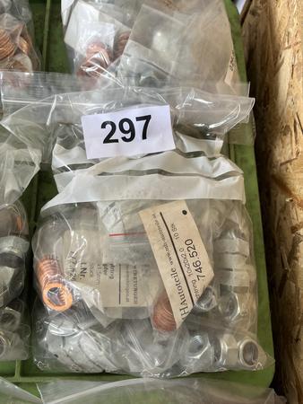 Paket mit Auspuff-,Feingewinde- u. Sicherungsmuttern, Stehbolzen, Hitzeschutzscheiben u. Kupferdichtringe Paket mit Auspuff-,Feingewinde- u. Sicherungsmuttern, Stehbolzen, Hitzeschutzscheiben u. Kupferdichtringe