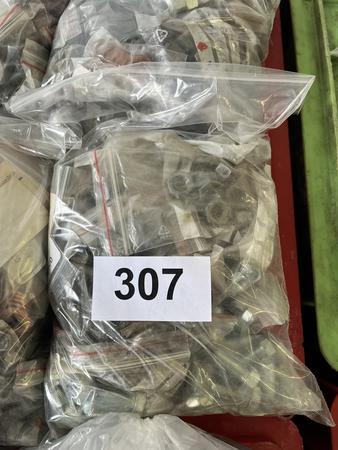 Paket mit Auspuff-,Feingewinde- u. Sicherungsmuttern, Stehbolzen, Hitzeschutzscheiben u. Kupferdichtringe Paket mit Auspuff-,Feingewinde- u. Sicherungsmuttern, Stehbolzen, Hitzeschutzscheiben u. Kupferdichtringe
