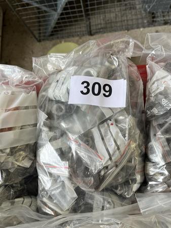 Paket mit Auspuff-,Feingewinde- u. Sicherungsmuttern, Stehbolzen, Hitzeschutzscheiben u. Kupferdichtringe Paket mit Auspuff-,Feingewinde- u. Sicherungsmuttern, Stehbolzen, Hitzeschutzscheiben u. Kupferdichtringe