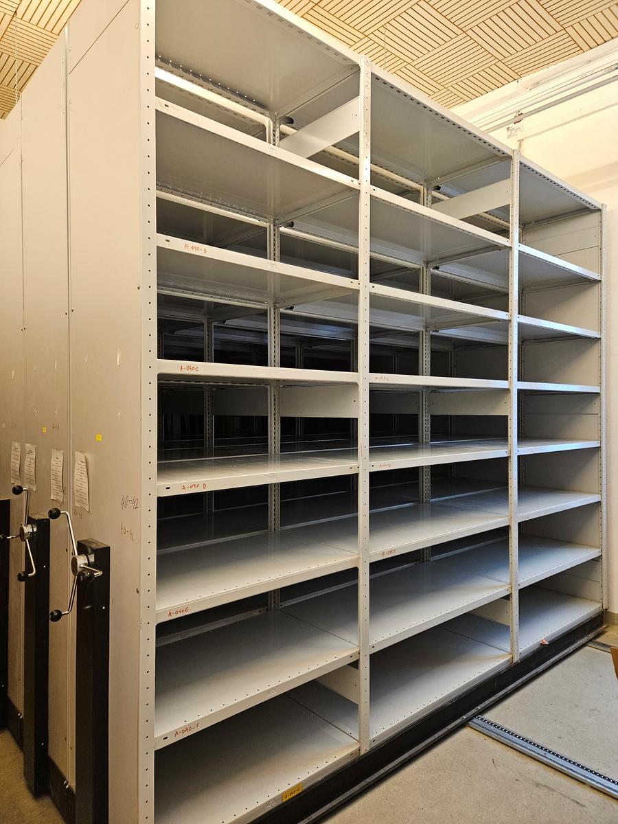 Rollregalanlage bestehend aus 12 Regalen?d=2025-05-21 11:35:01