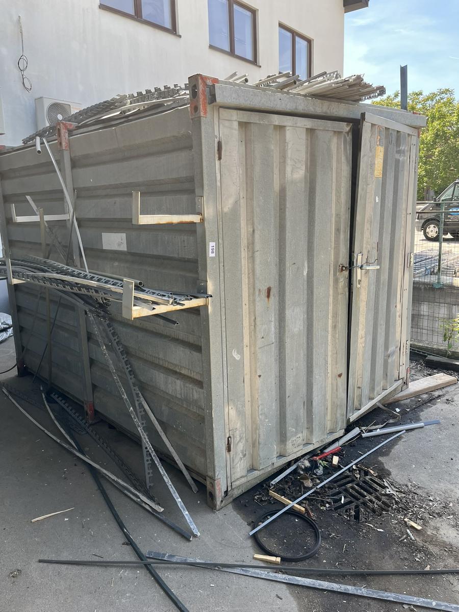 Werkzeugcontainer 300x220x200 cm mit Doppeltüre und Pipelife Rohrmaterial?d=2025-05-22 20:32:59
