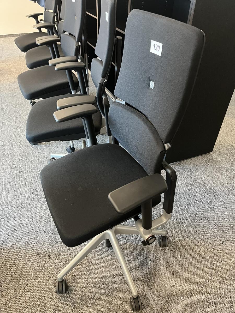 Steelcase Bürodrehstuhl mit Armlehne höhenverstellbar grün/schwarz?d=2025-05-21 17:41:36