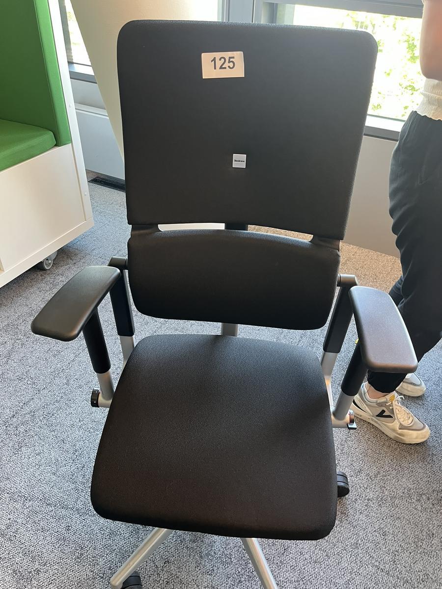 Steelcase Bürodrehstuhl anthrazit mit Armlehne höhenverstellbar?d=2025-05-21 18:01:13