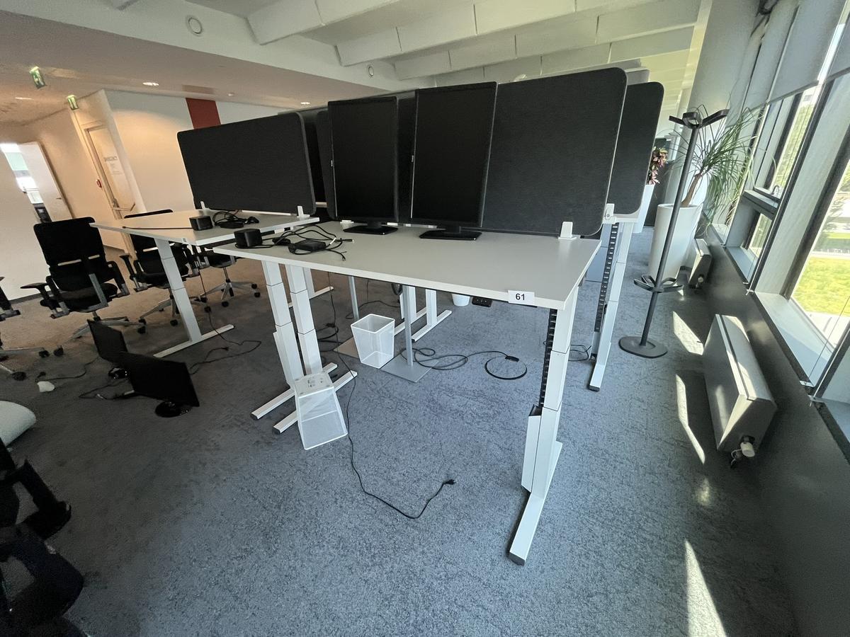 Sitz-,Steh-,Schreibtisch 160x80 cm , Steelcase elektrisch höhenverstellbar ca.65/120cm mit Sichtblende abnehmbar, Baujahr 2021?d=2025-05-21 17:55:00