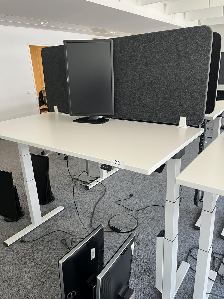Sitz-,Steh-,Schreibtisch 160x80 cm , Steelcase elektrisch höhenverstellbar ca.65/120cm mit Sichtblende abnehmbar, Baujahr 2021?d=2025-05-21 17:52:28