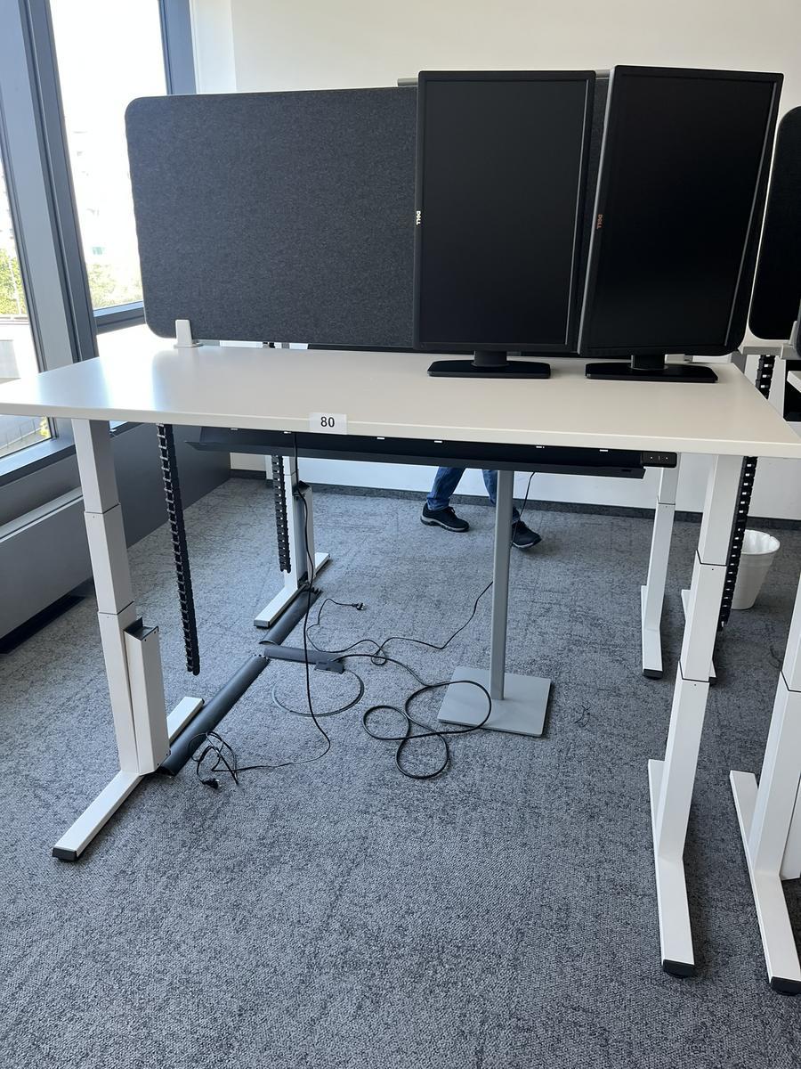 Sitz-,Steh-,Schreibtisch 160x80 cm , Steelcase elektrisch höhenverstellbar ca.65/120cm mit Sichtblende abnehmbar, Baujahr 2021?d=2025-05-21 18:15:22
