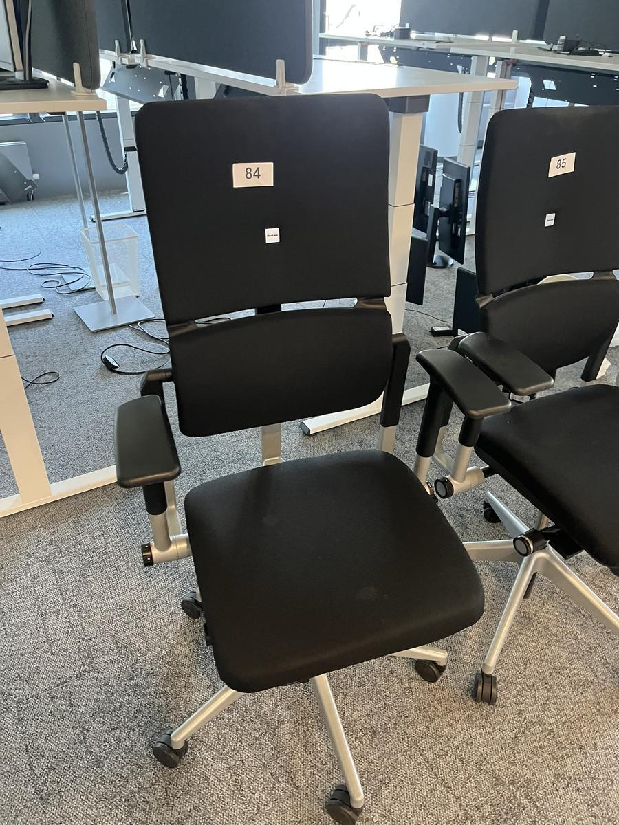 Steelcase Bürodrehstuhl anthrazit mit Armlehne höhenverstellbar?d=2025-05-21 17:40:21