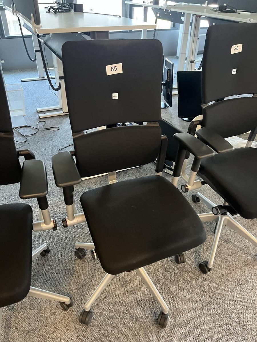 Steelcase Bürodrehstuhl anthrazit mit Armlehne höhenverstellbar?d=2025-05-21 17:30:11