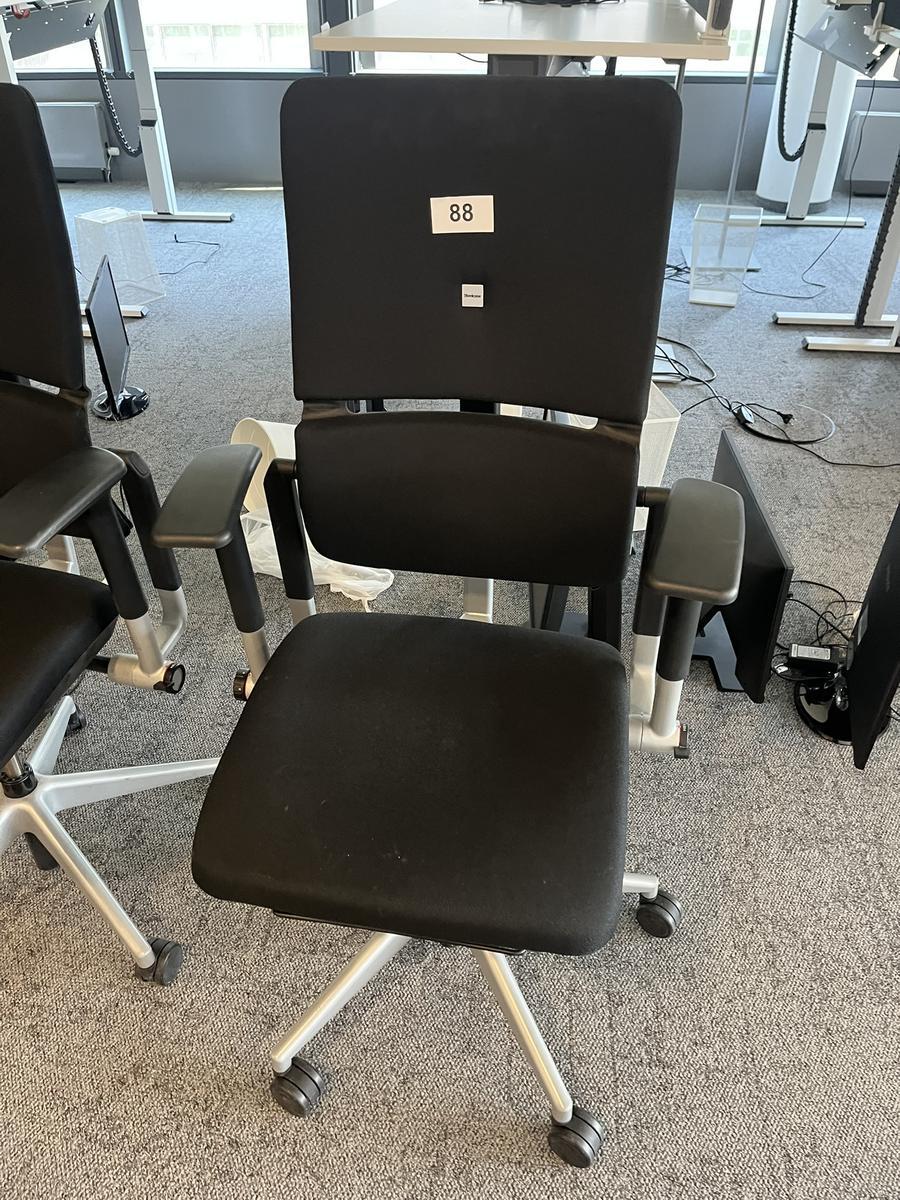 Steelcase Bürodrehstuhl anthrazit mit Armlehne höhenverstellbar?d=2025-05-21 18:04:45