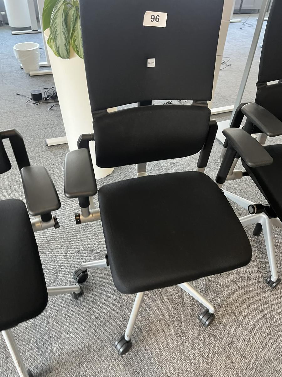 Steelcase Bürodrehstuhl anthrazit mit Armlehne höhenverstellbar?d=2025-05-21 23:43:33