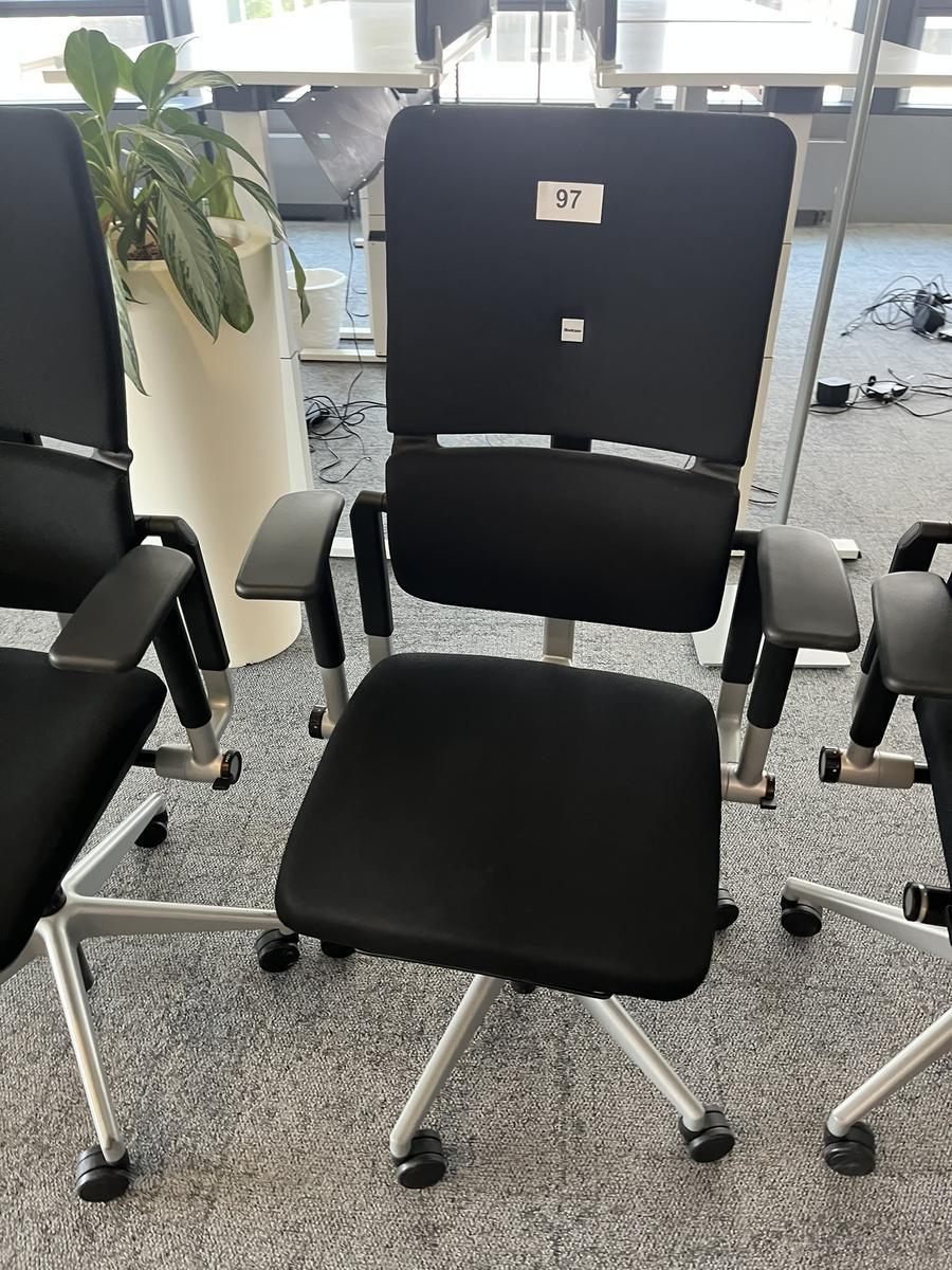 Steelcase Bürodrehstuhl anthrazit mit Armlehne höhenverstellbar?d=2025-05-21 17:37:35