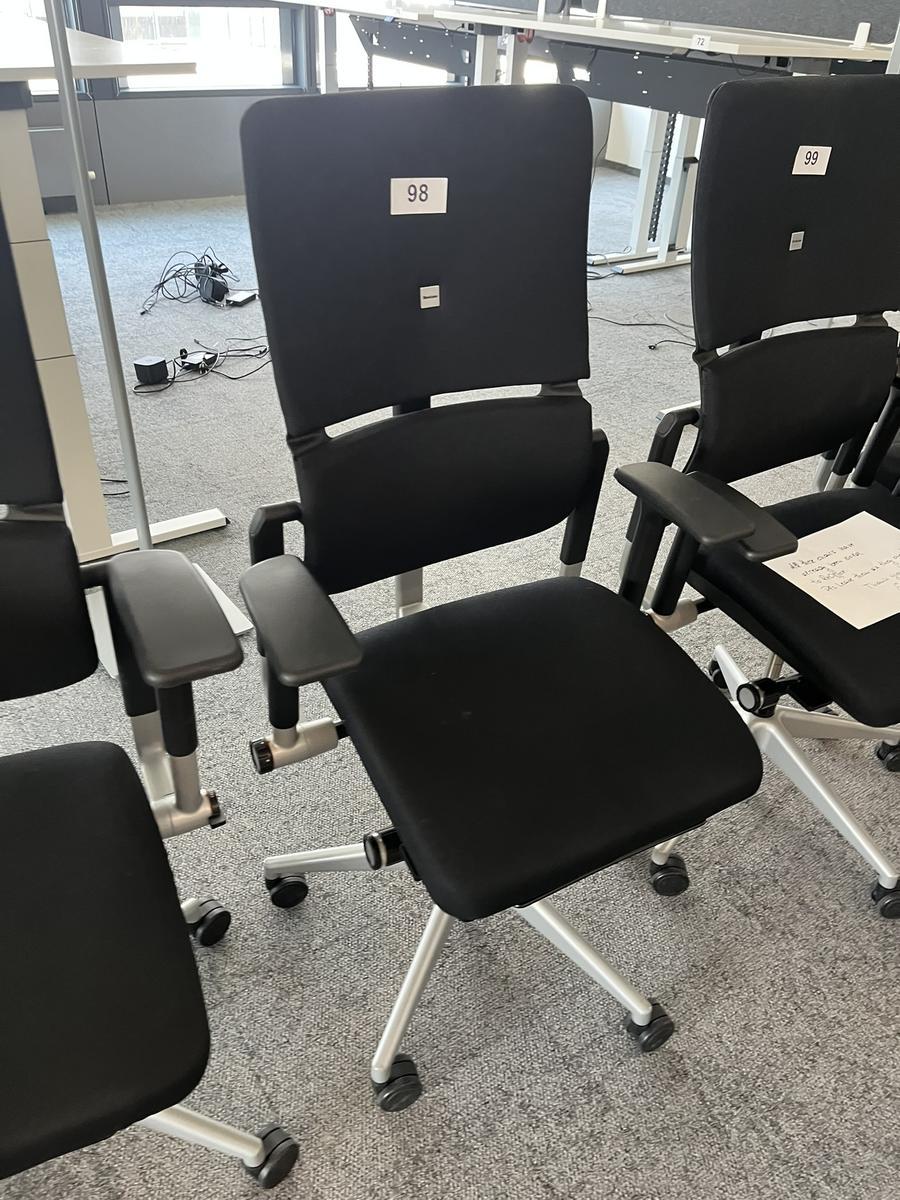 Steelcase Bürodrehstuhl anthrazit mit Armlehne höhenverstellbar?d=2025-05-21 18:07:38