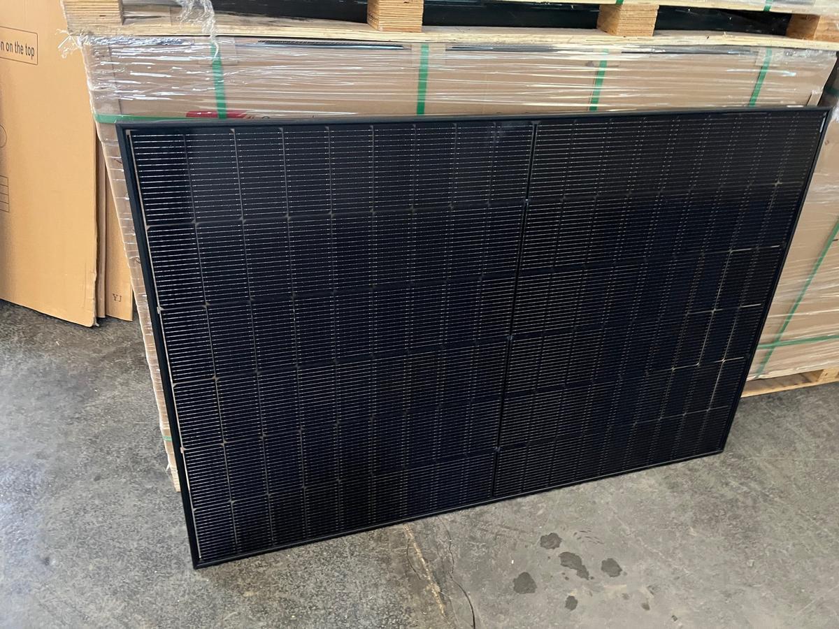 22 Stk. Solar Paneele, Typ Suntech 435W, ca. 10 kW (9.57 kW)?d=2025-05-21 17:56:22
