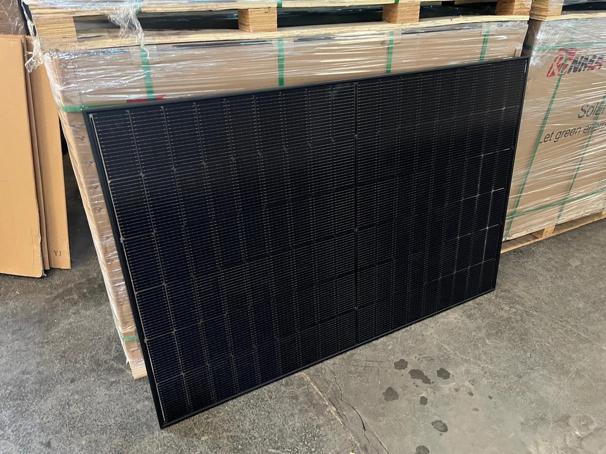 11 Stk. Solar Paneele, Typ Suntech 435W, ca. 5 kW (4.785 kW)?d=2025-05-21 17:45:11