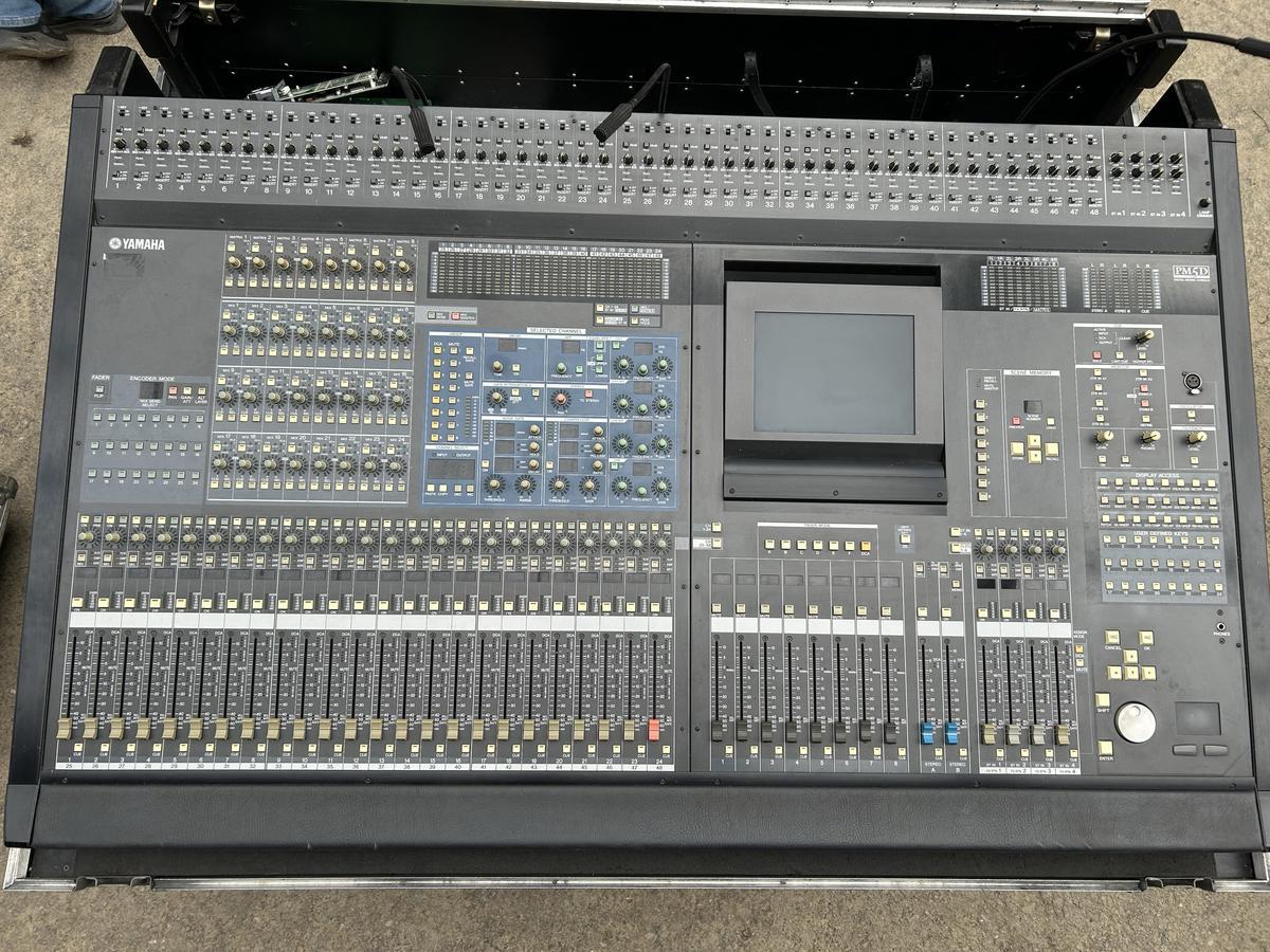 Yamaha PM5D digital audio mixer?d=2025-05-22 00:16:30