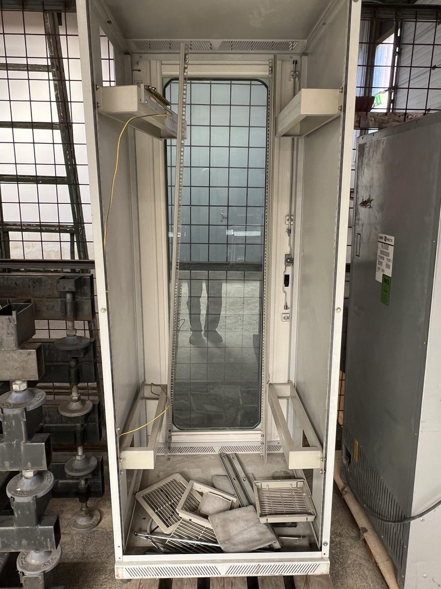 19 Zoll Serverschrank?d=2025-05-23 08:25:40