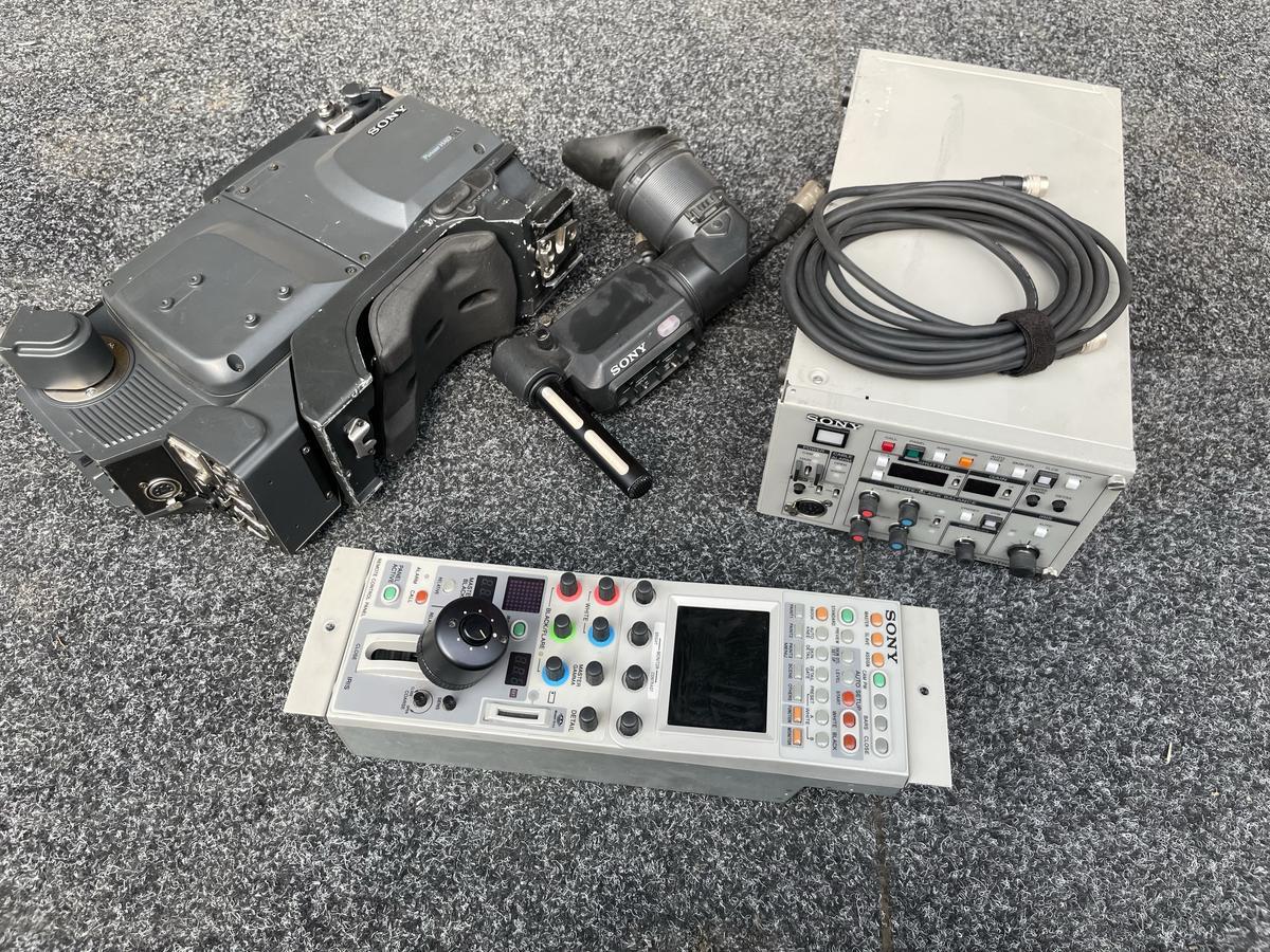 Sony DXC-D55P Kamera + Triax Adapter + Sportsucher + CCU + RCP?d=2025-05-22 00:12:47