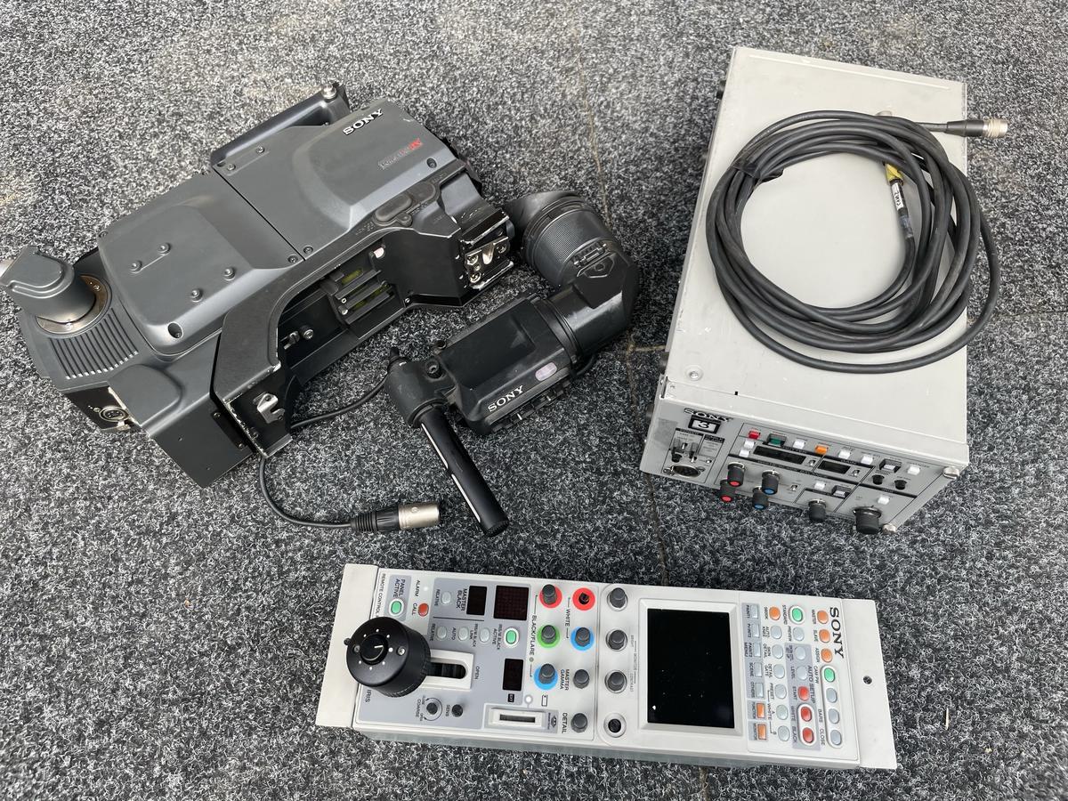 Sony DXC-D55P Kamera + Triax Adapter + Sportsucher + CCU + RCP?d=2025-05-22 00:27:32