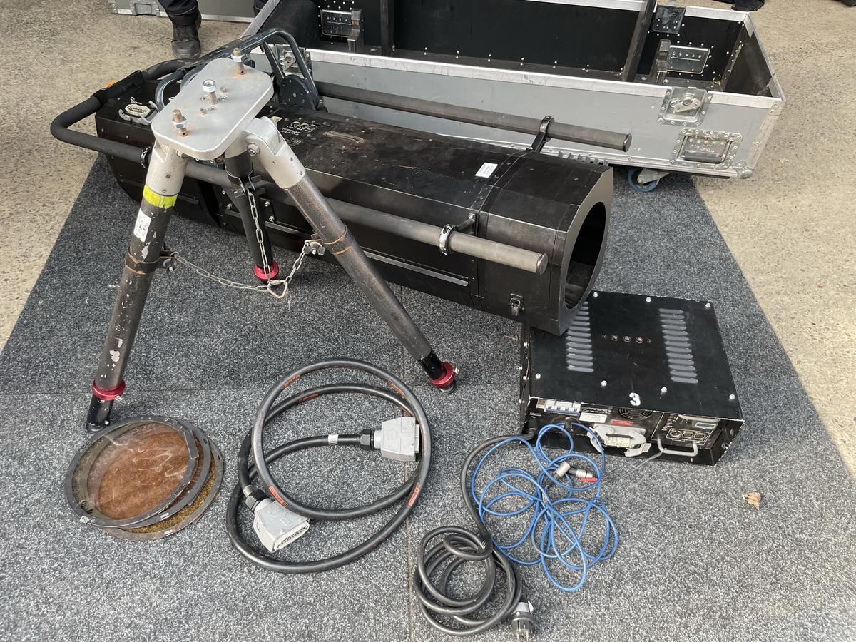 Robert Juliat Aramis 2500W HMI incl. ballast and case?d=2025-05-21 18:17:57