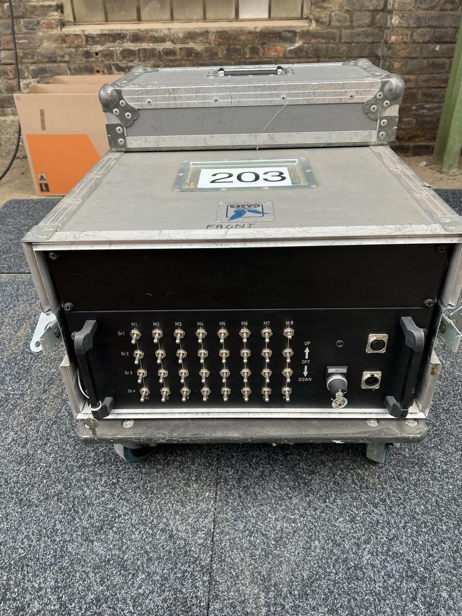 Chainmaster 24 Kanal Fernsteuerung für 3 x 8-fach Motorcontroller im Flightcase?d=2025-05-22 00:17:49