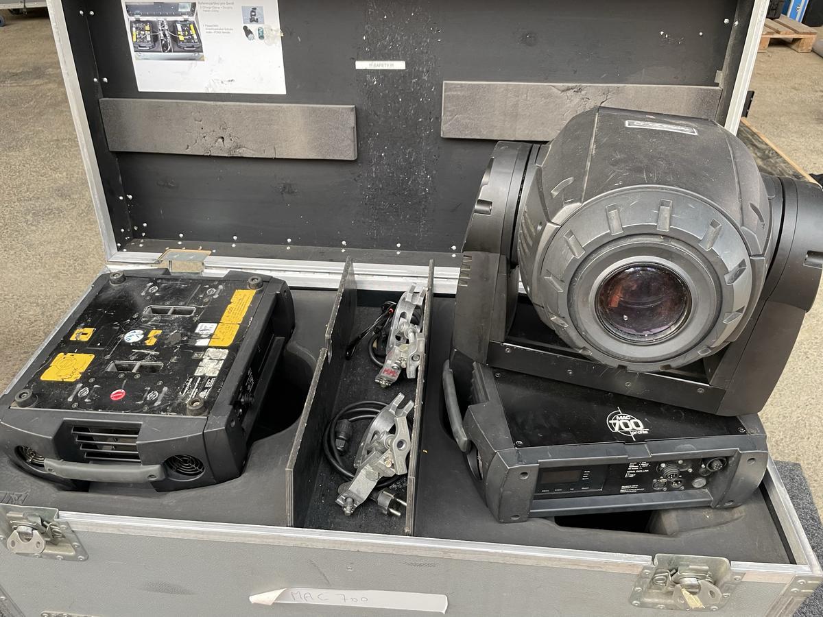 2x Martin MAC700 spot incl. 1 case?d=2025-05-21 18:33:08