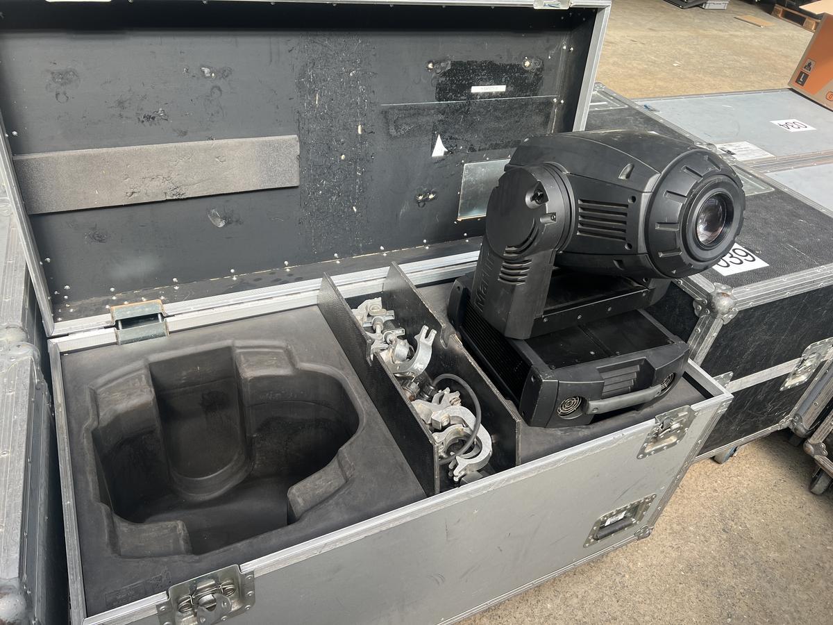 1x Martin MAC700 spot incl. 1 case?d=2025-05-21 18:27:02