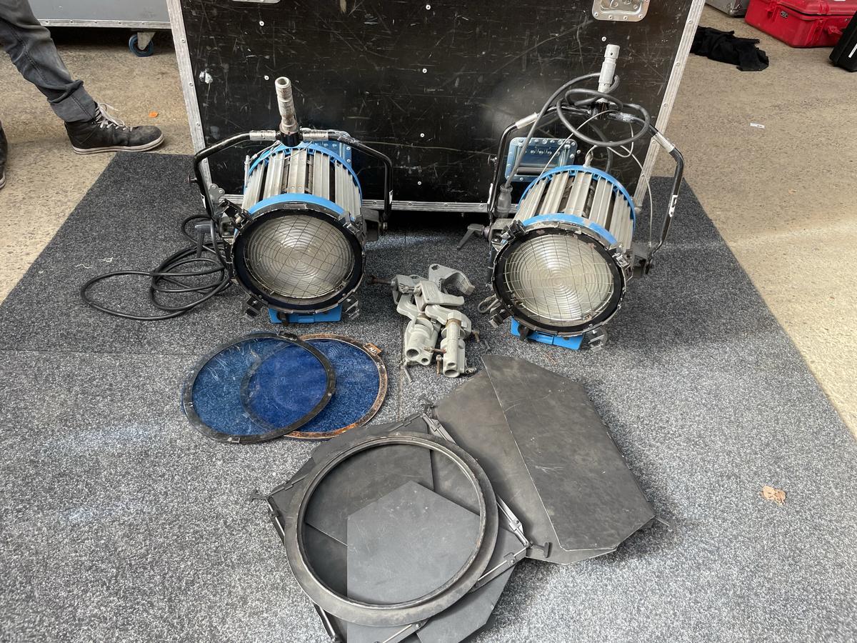 2x ARRI Studio 2000 silver/blue incl. case?d=2025-05-21 17:37:34
