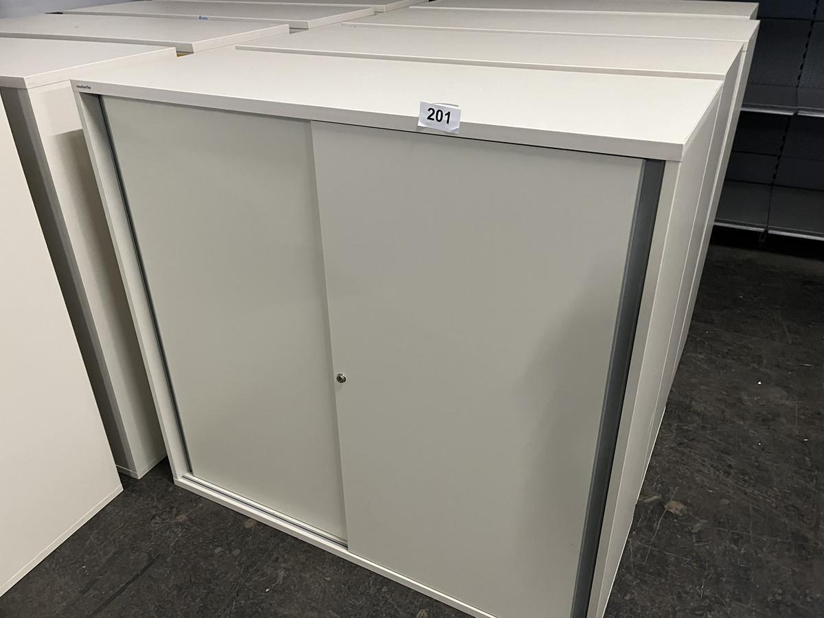 Neudörfler Aktenschrank 120/110 cm 3 Ordnerhöhen mit Schlüssel?d=2025-05-21 18:29:36