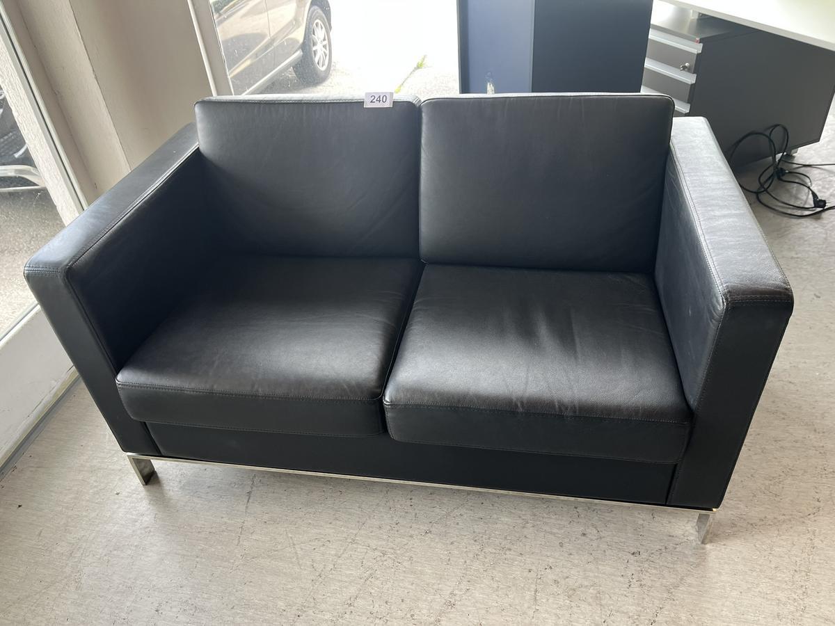 Ledersoda 2 Sitzer in schwarz?d=2025-05-21 18:02:26