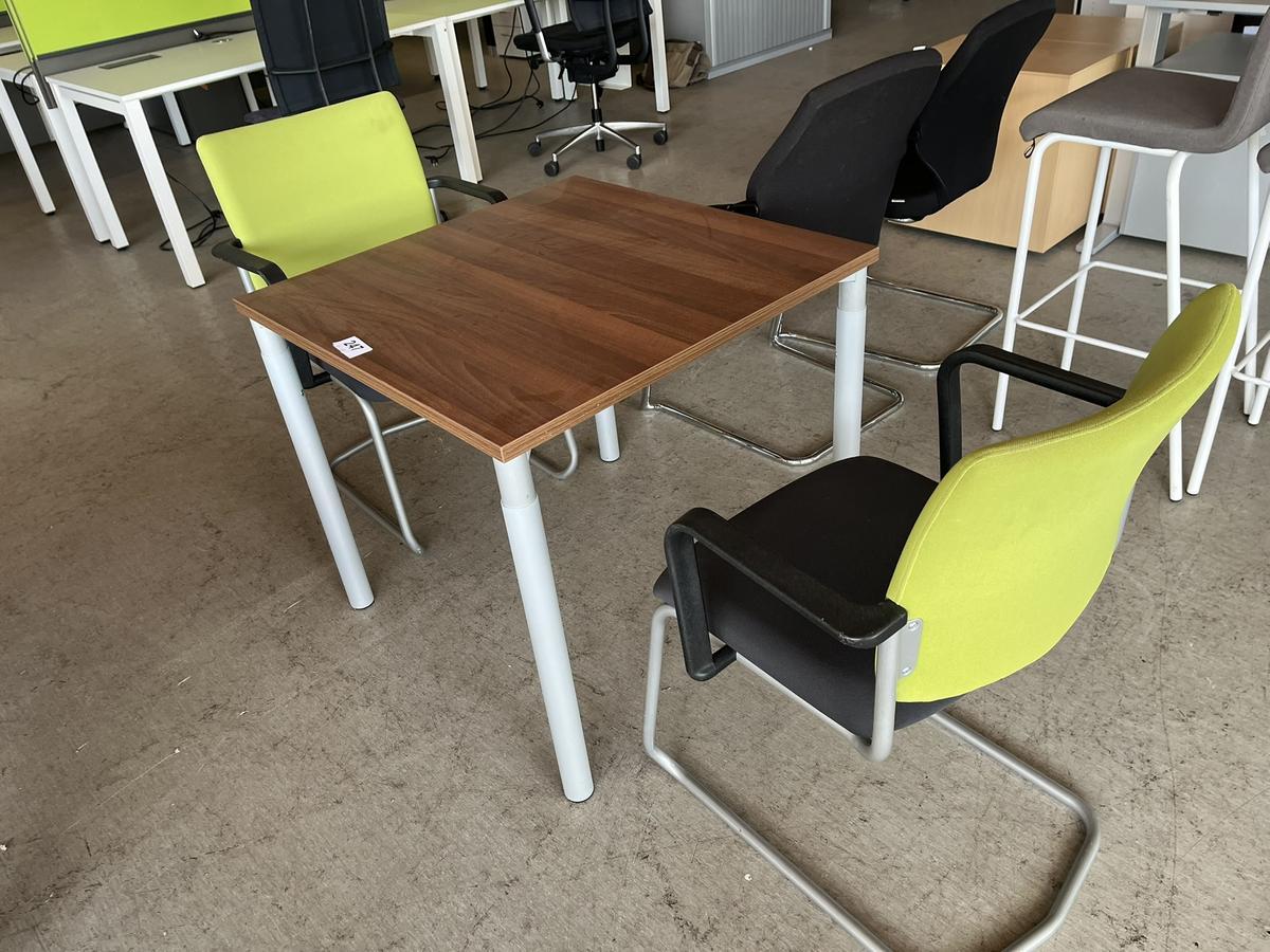 Besprechungstisch 80/80 cm mit 2 Stühlen?d=2025-05-21 17:27:46