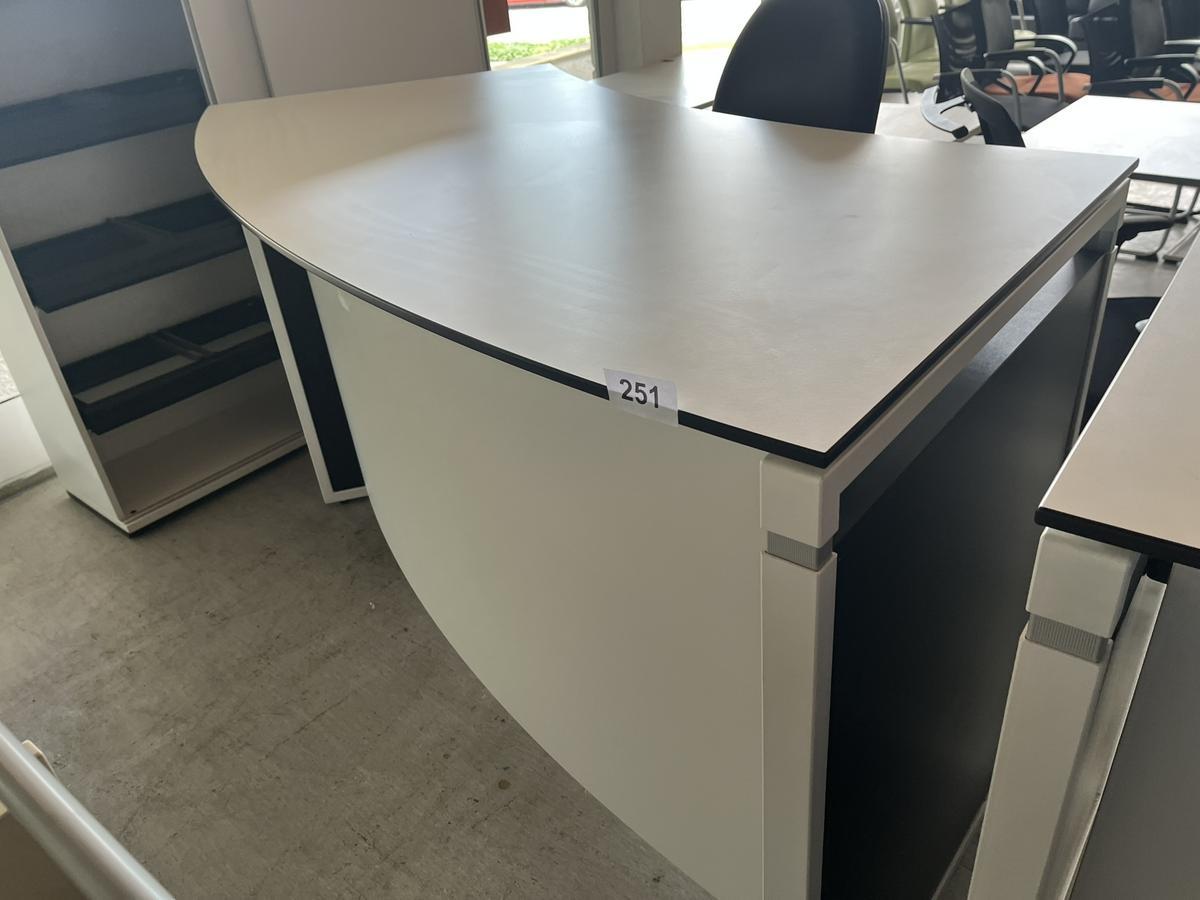 Verkaufspult ca. 220/80/110 cm?d=2025-05-21 17:35:11