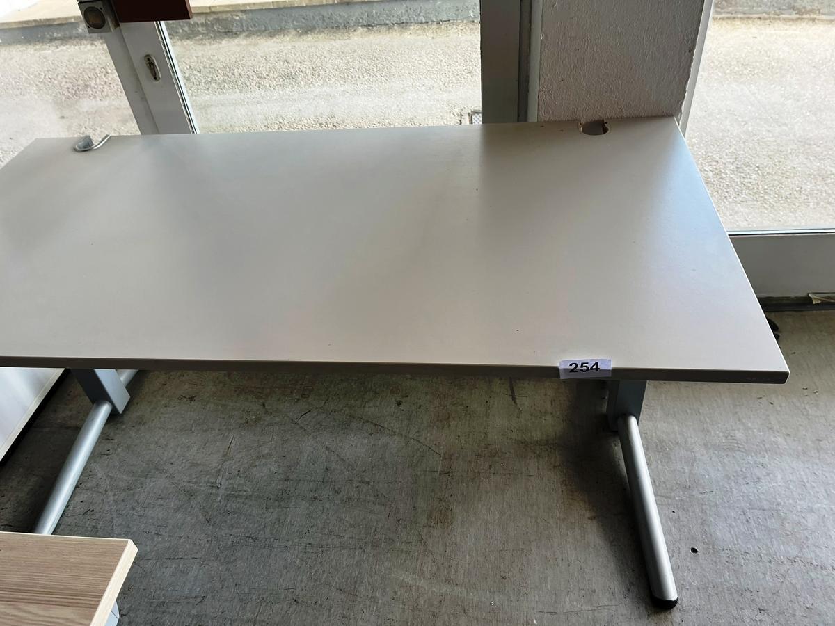 Schreibtisch 160/80 cm?d=2025-05-21 17:36:25