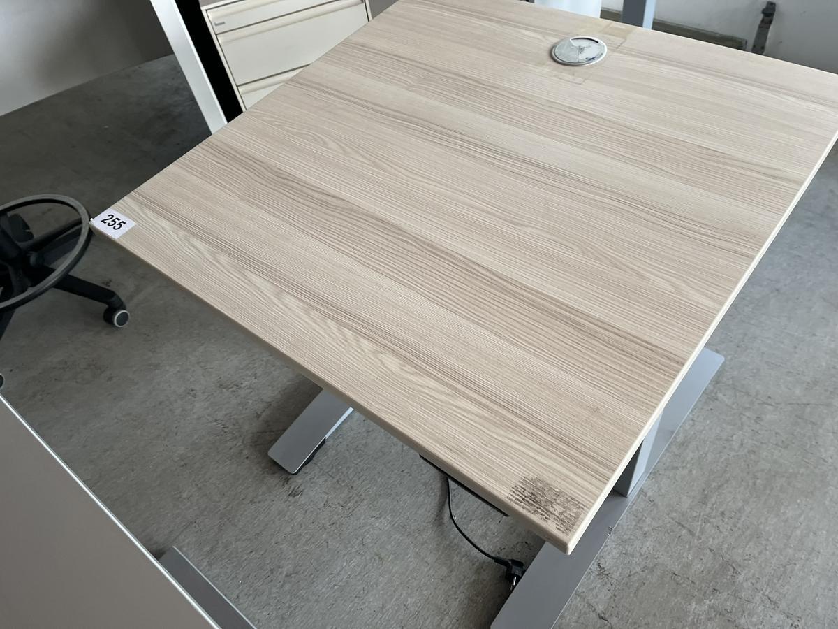 elektrisch höhenverstellbarer Schreibisch 80/80 cm?d=2025-05-21 17:42:52