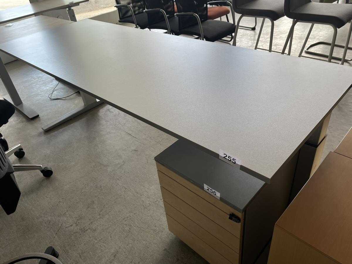 BENE Schreibtisch ca. 200/80 cm?d=2025-05-21 17:44:07