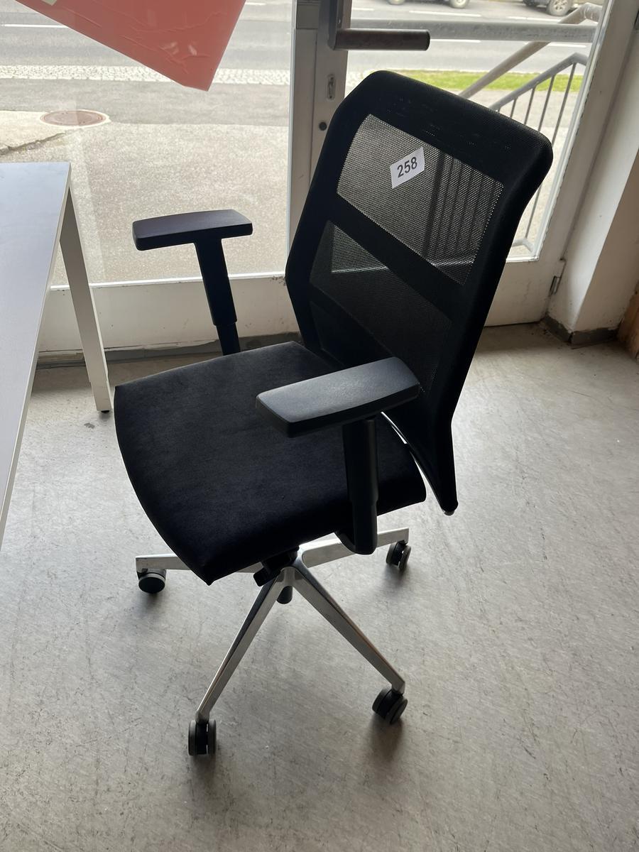 Bürodrehstuhl schwarz?d=2025-05-21 17:44:06