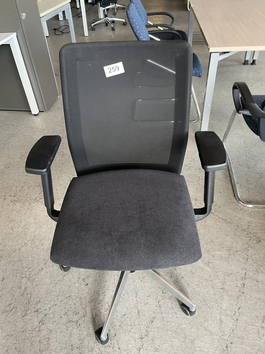 Bürodrehstuhl schwarz?d=2025-05-21 17:41:37
