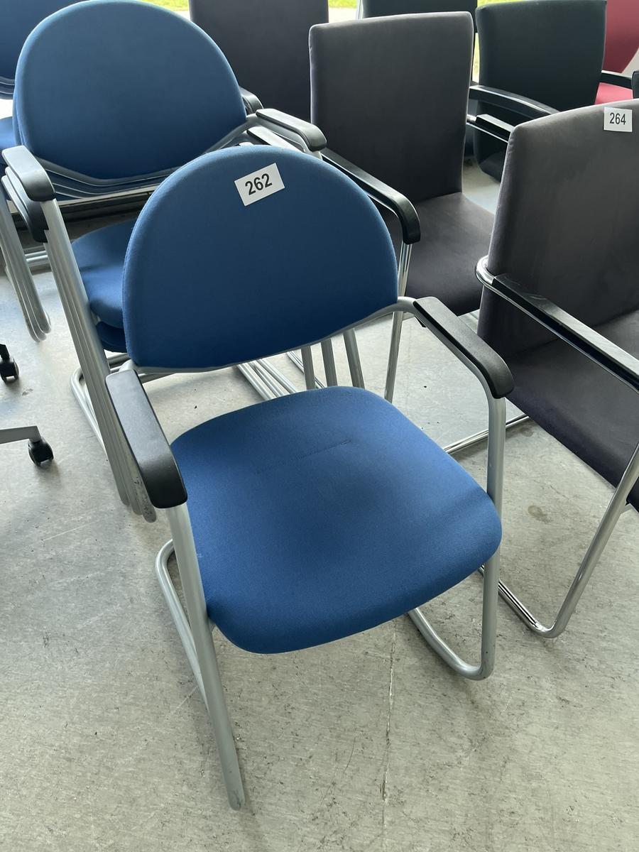 7 Stück Stapelstühle?d=2025-05-21 17:48:51