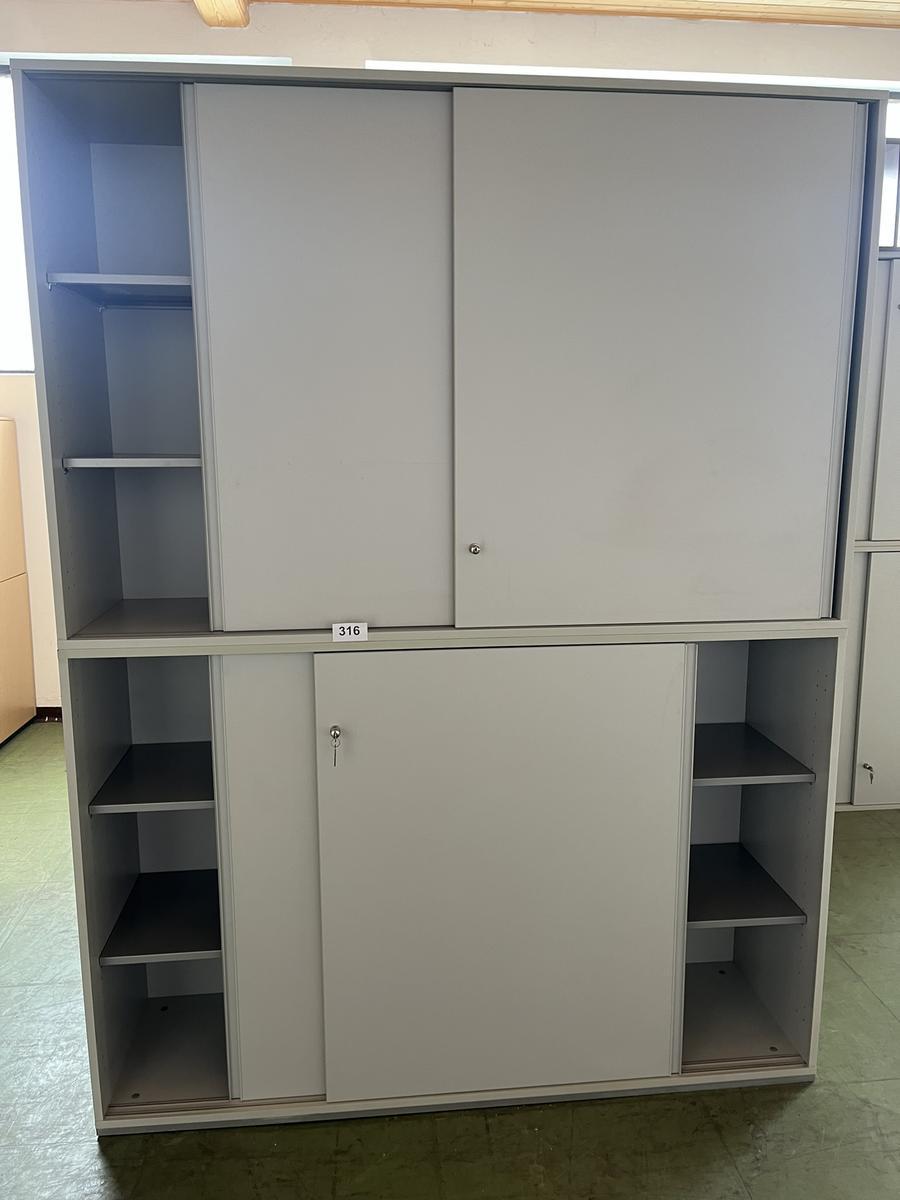 2 Stück Aktenschränke 160/110 cm mit Schiebetüre grau?d=2025-05-21 18:40:03