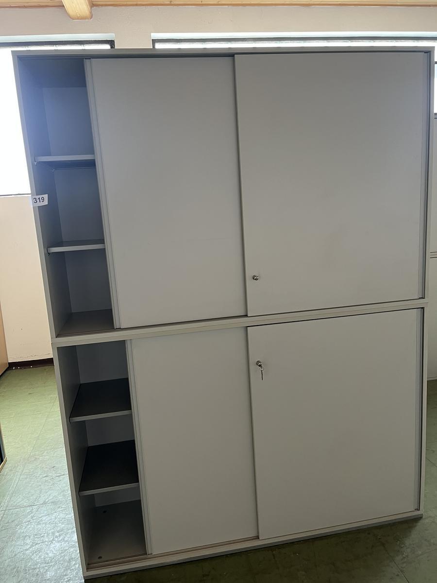 2 Stück Aktenschränke 160/110 cm mit Schiebetüre grau?d=2025-05-21 18:23:06