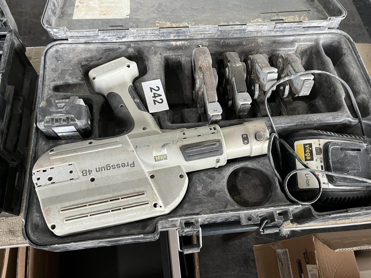 VIEGA Pressgun 4 B mit Ladegerät und Akku