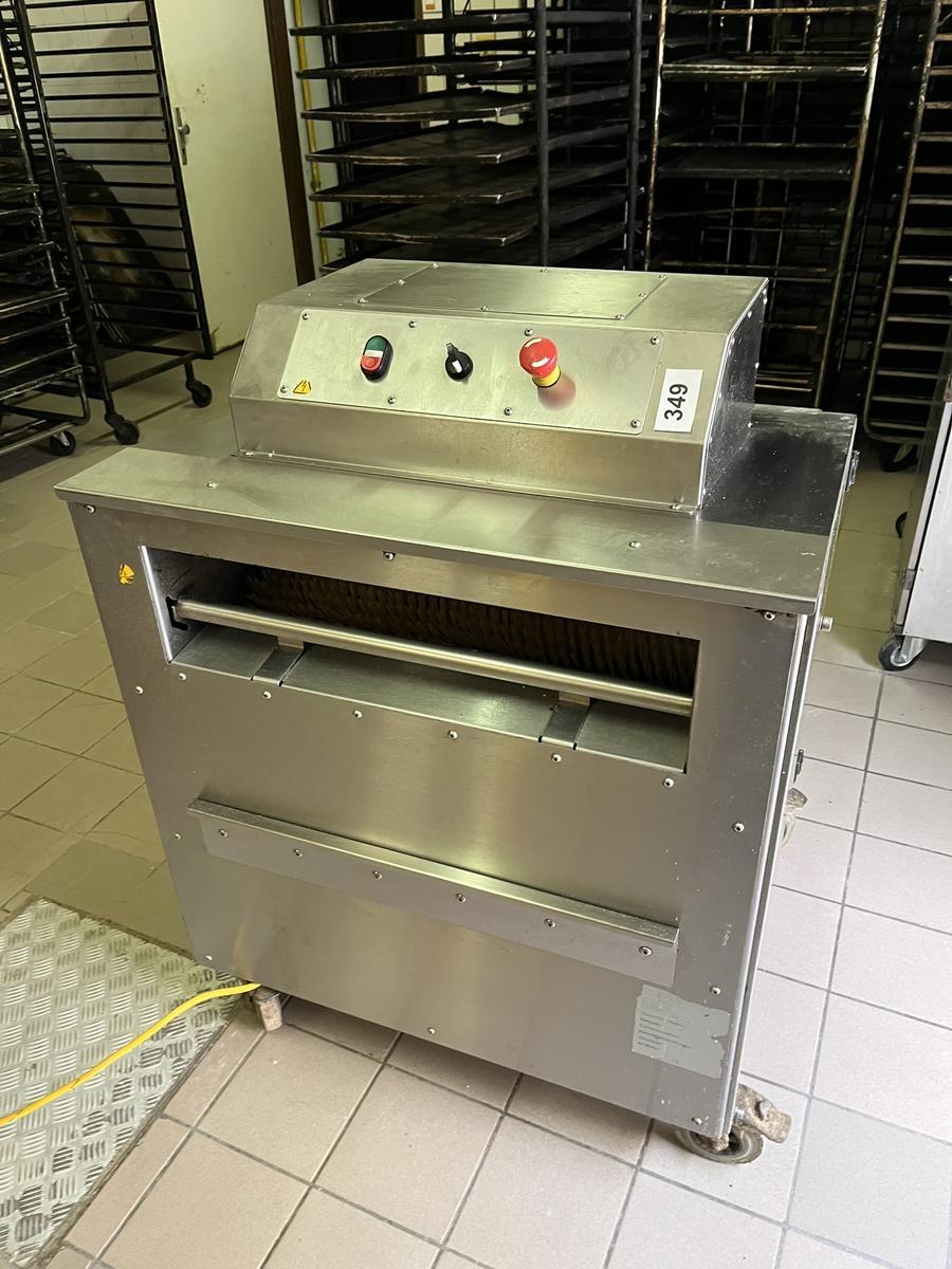 Tassold Allrounder Blechputzmaschine 2/3 Rand sowie Baguettbleche, 230V, 950/770/820 mm