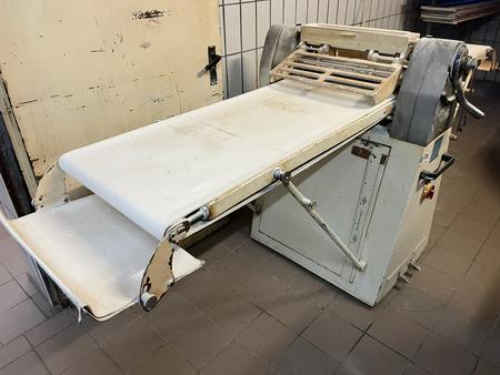 Mehlhammer Teigausrollmaschine 500 mm Band - ca. 2500/500 mm Mehlhammer Teigausrollmaschine 500 mm Band - ca. 2500/500 mm
